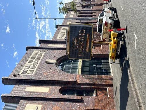 Single colour VMS sign hire Brisbane — roadside deployment