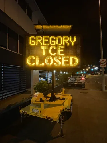 Single colour VMS sign hire — daytime deployment