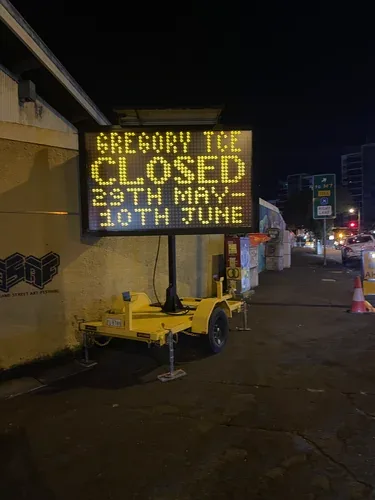 Single colour VMS sign hire — roadside messaging