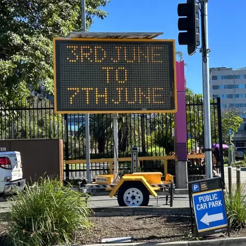 Single colour VMS sign hire — roadworks signage