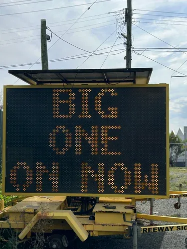 Single colour VMS sign hire — portable road sign